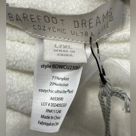 Barefoot Dreams NWT CozyChic Ultra Lite Blanket Wrap Pearl Size L/XL Comfy Warm - Picture 5 of 8